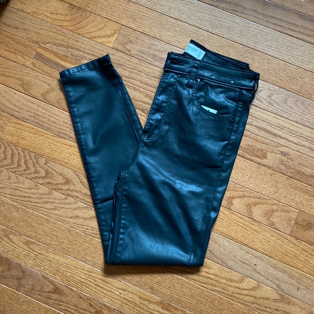 High Rise Super Skinny Jean-coated black